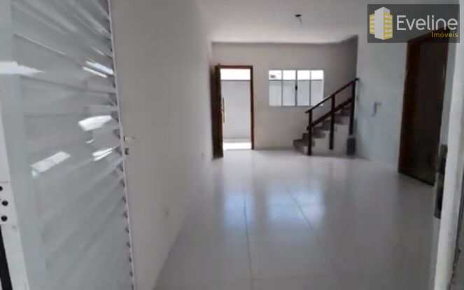 Casa à venda com 2 quartos, 60m² - Foto 2