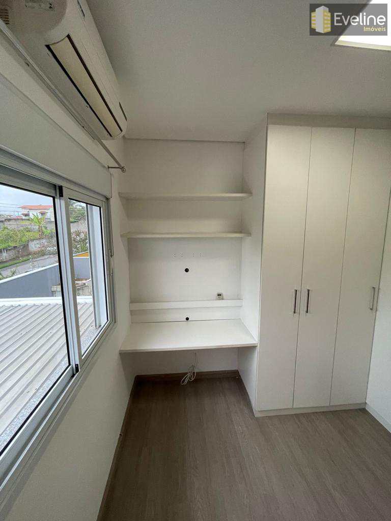 Casa à venda com 3 quartos, 200m² - Foto 14