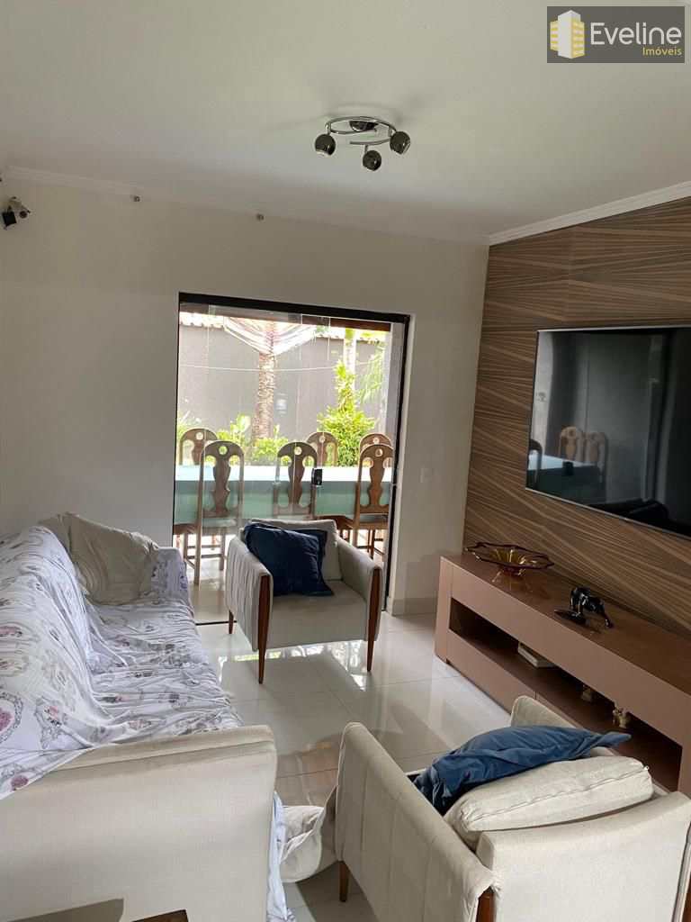 Casa à venda com 3 quartos, 190m² - Foto 1