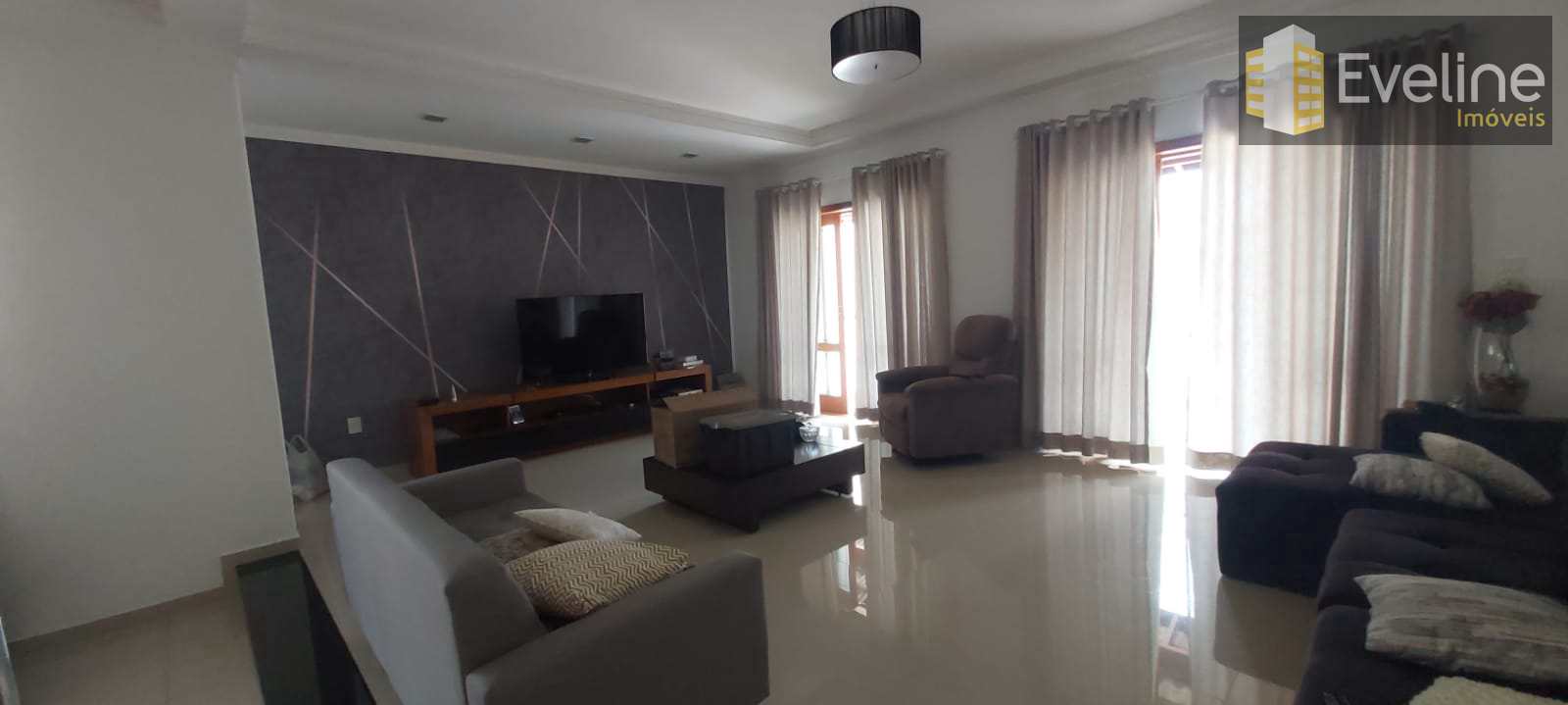 Casa à venda e aluguel com 3 quartos, 410m² - Foto 1