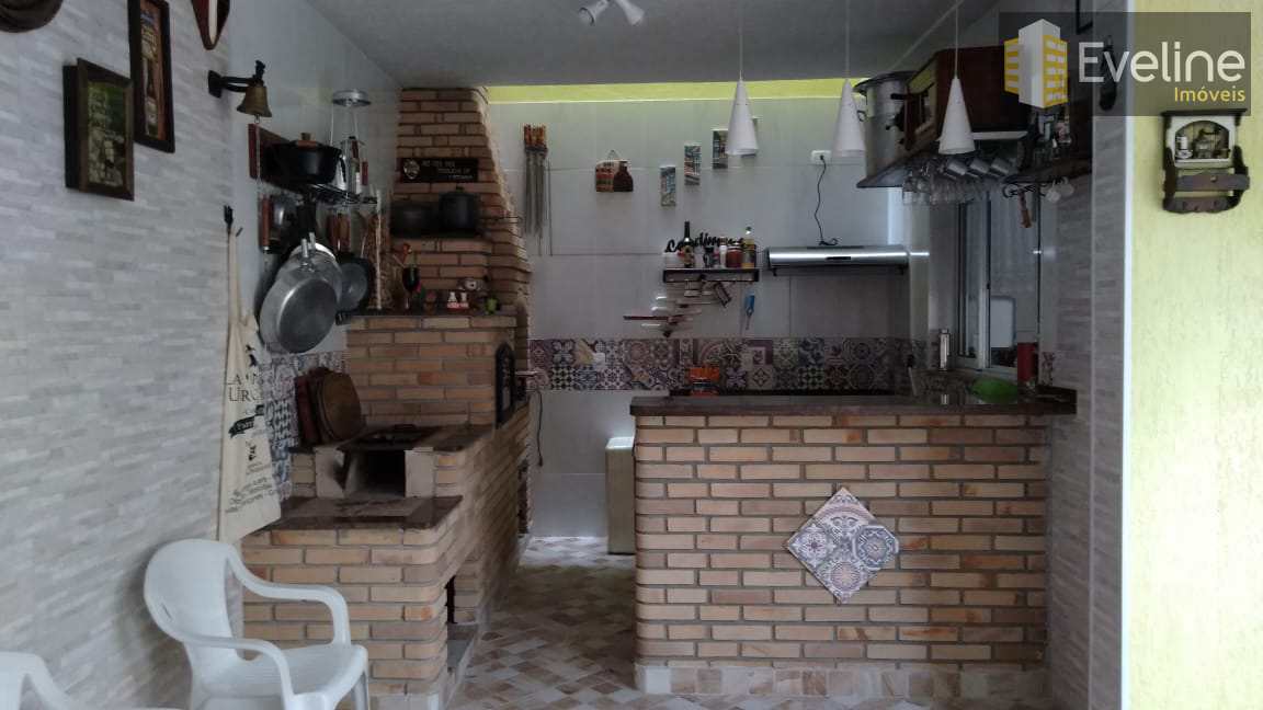 Casa à venda com 3 quartos, 180m² - Foto 1