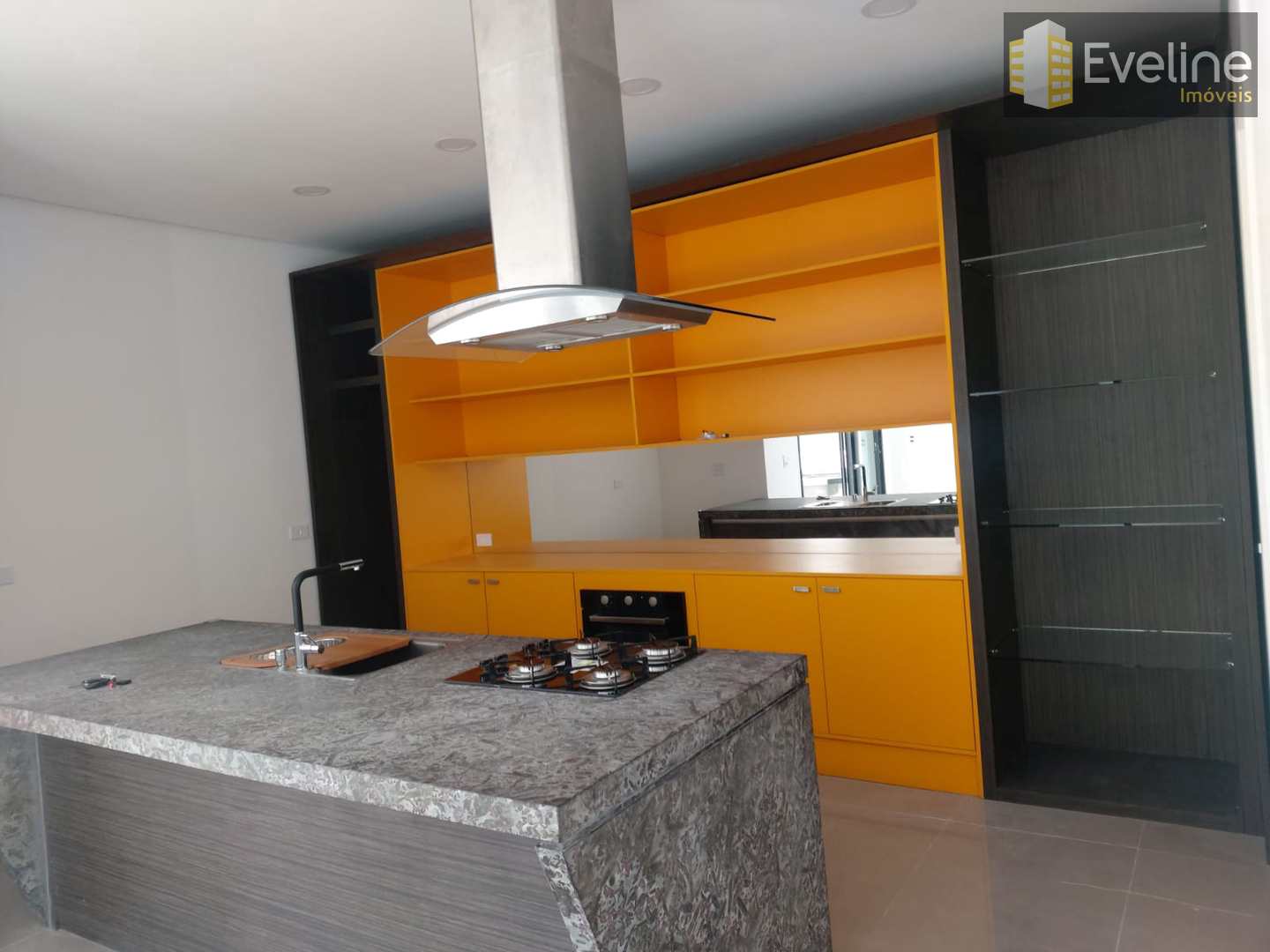 Casa de Condomínio à venda com 4 quartos, 235m² - Foto 3