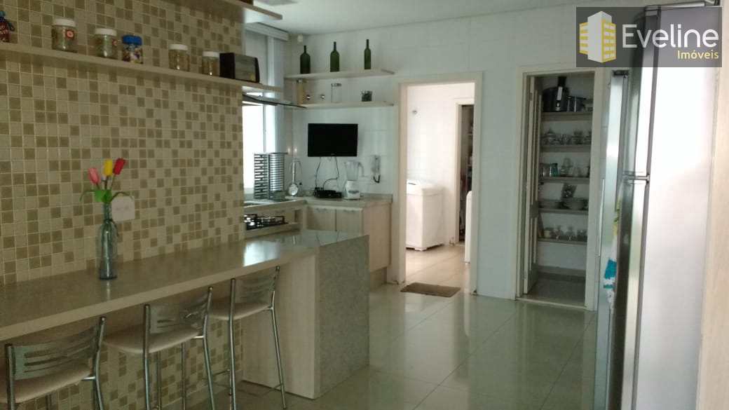 Casa à venda com 3 quartos, 340m² - Foto 4