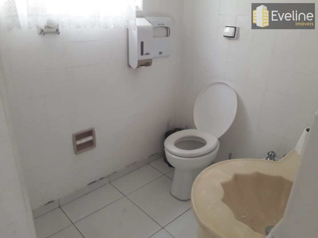 Casa à venda e aluguel com 2 quartos, 130m² - Foto 11