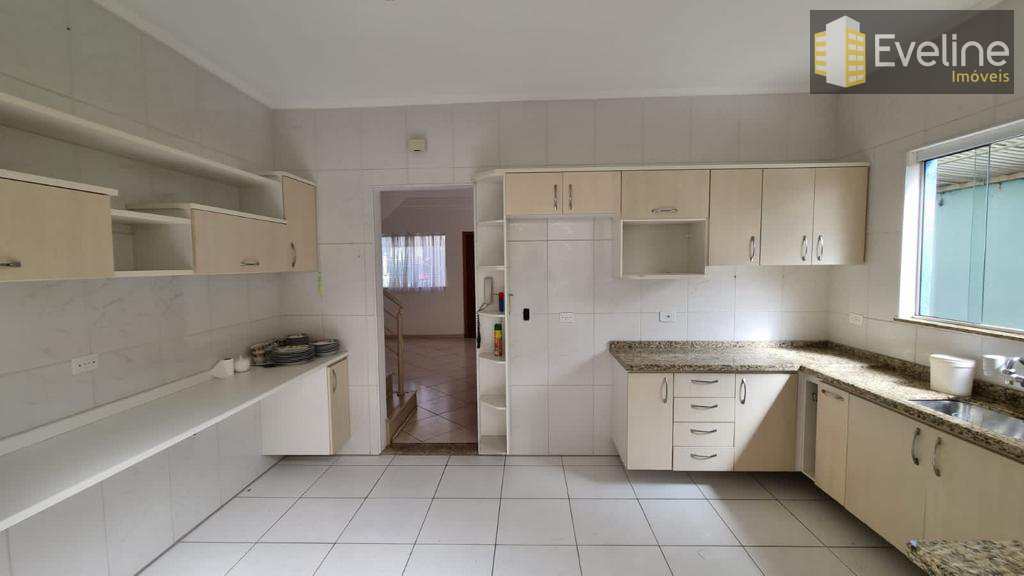 Casa de Condomínio à venda com 3 quartos, 98m² - Foto 2