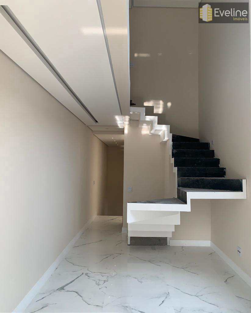 Casa à venda com 3 quartos, 220m² - Foto 1