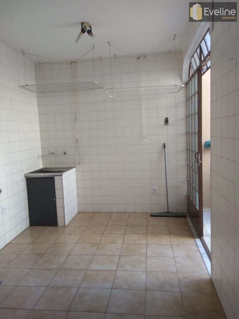 Casa à venda com 4 quartos, 211m² - Foto 14