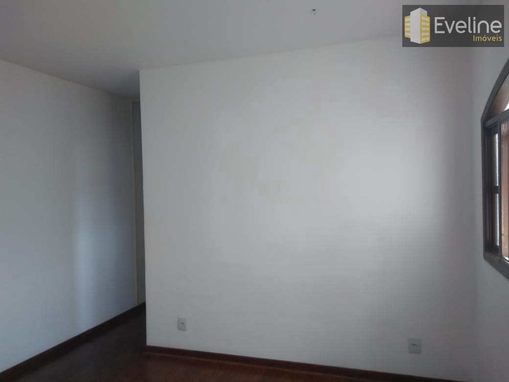 Casa à venda com 4 quartos, 211m² - Foto 16