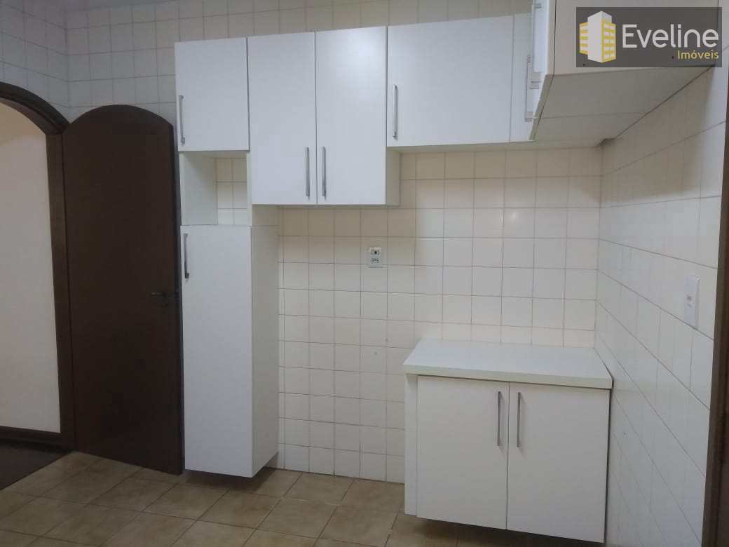 Casa à venda com 4 quartos, 211m² - Foto 7