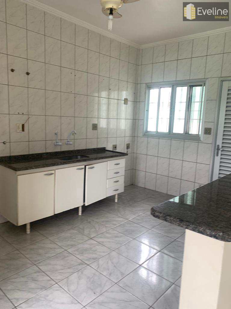 Casa à venda com 3 quartos, 360m² - Foto 2