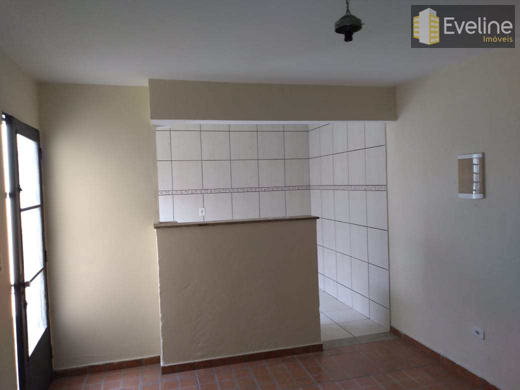 Casa à venda com 2 quartos, 112m² - Foto 2