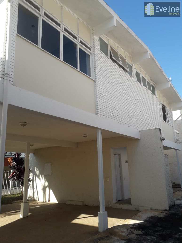 Casa à venda com 3 quartos, 168m² - Foto 1