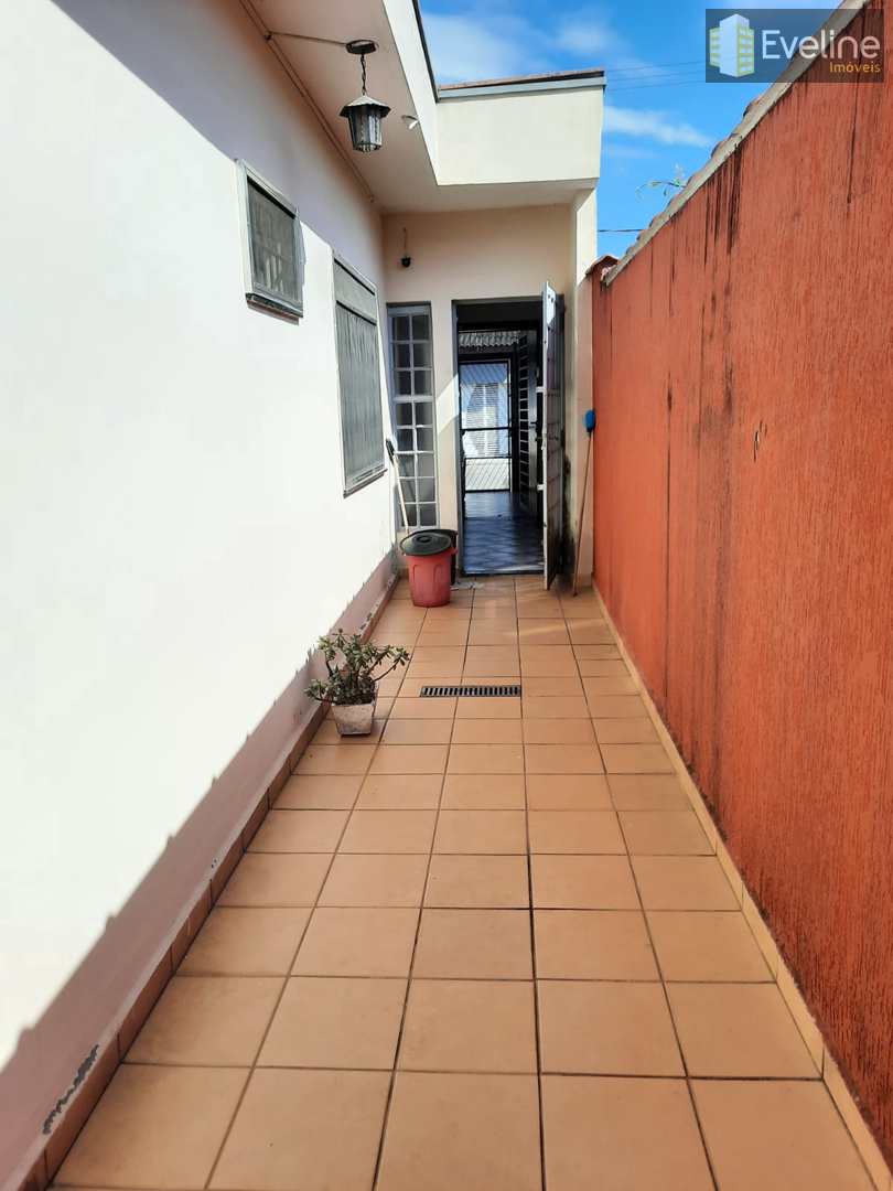 Casa à venda e aluguel com 3 quartos, 250m² - Foto 16