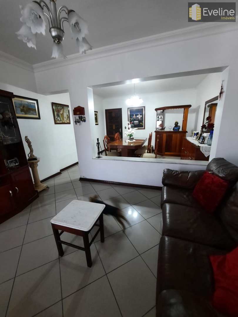 Casa à venda e aluguel com 3 quartos, 250m² - Foto 1