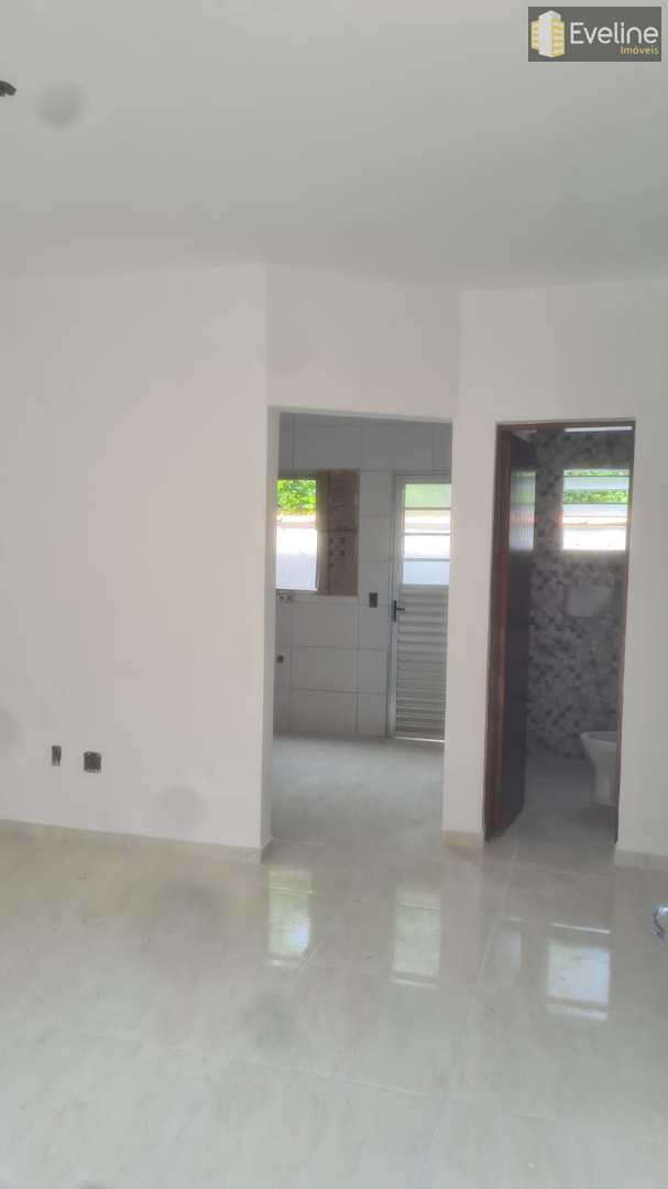 Casa à venda com 2 quartos, 55m² - Foto 2