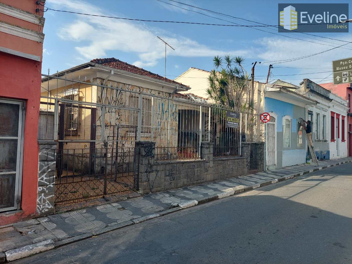 Casa à venda com 3 quartos, 100m² - Foto 1