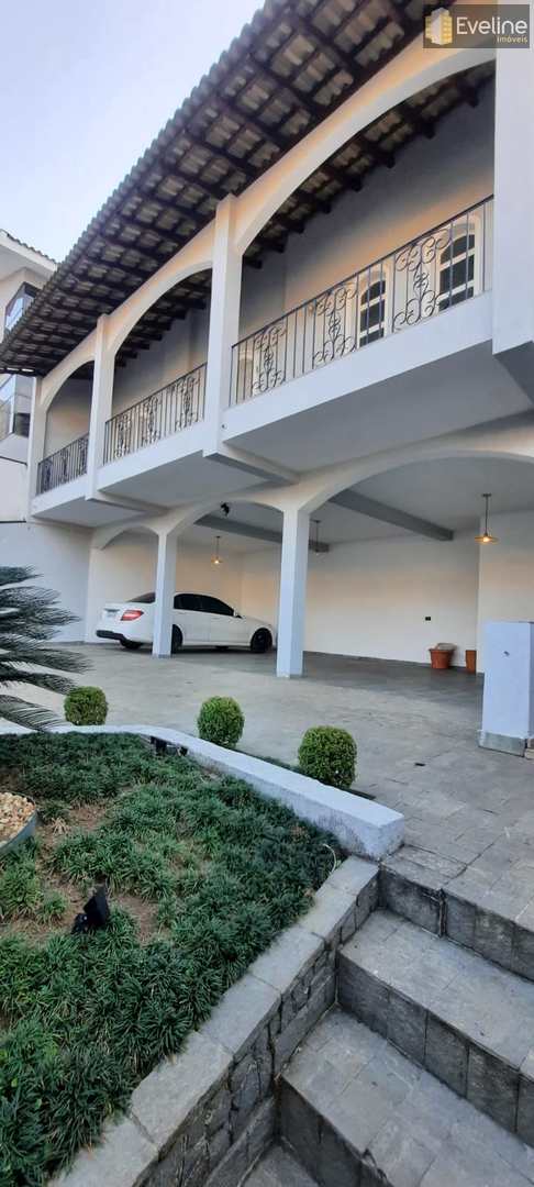 Casa à venda com 4 quartos, 360m² - Foto 1