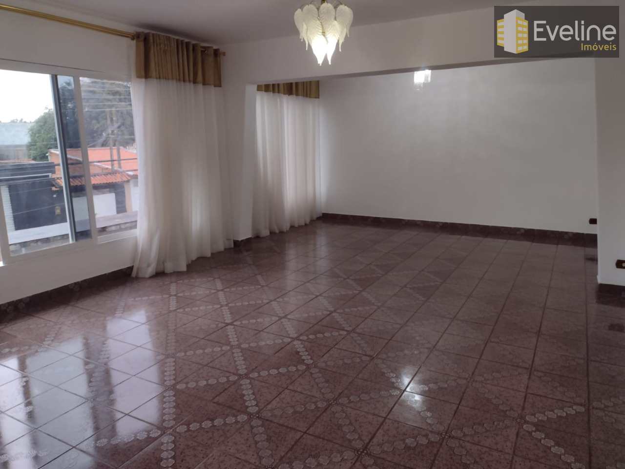 Casa à venda com 3 quartos, 230m² - Foto 2