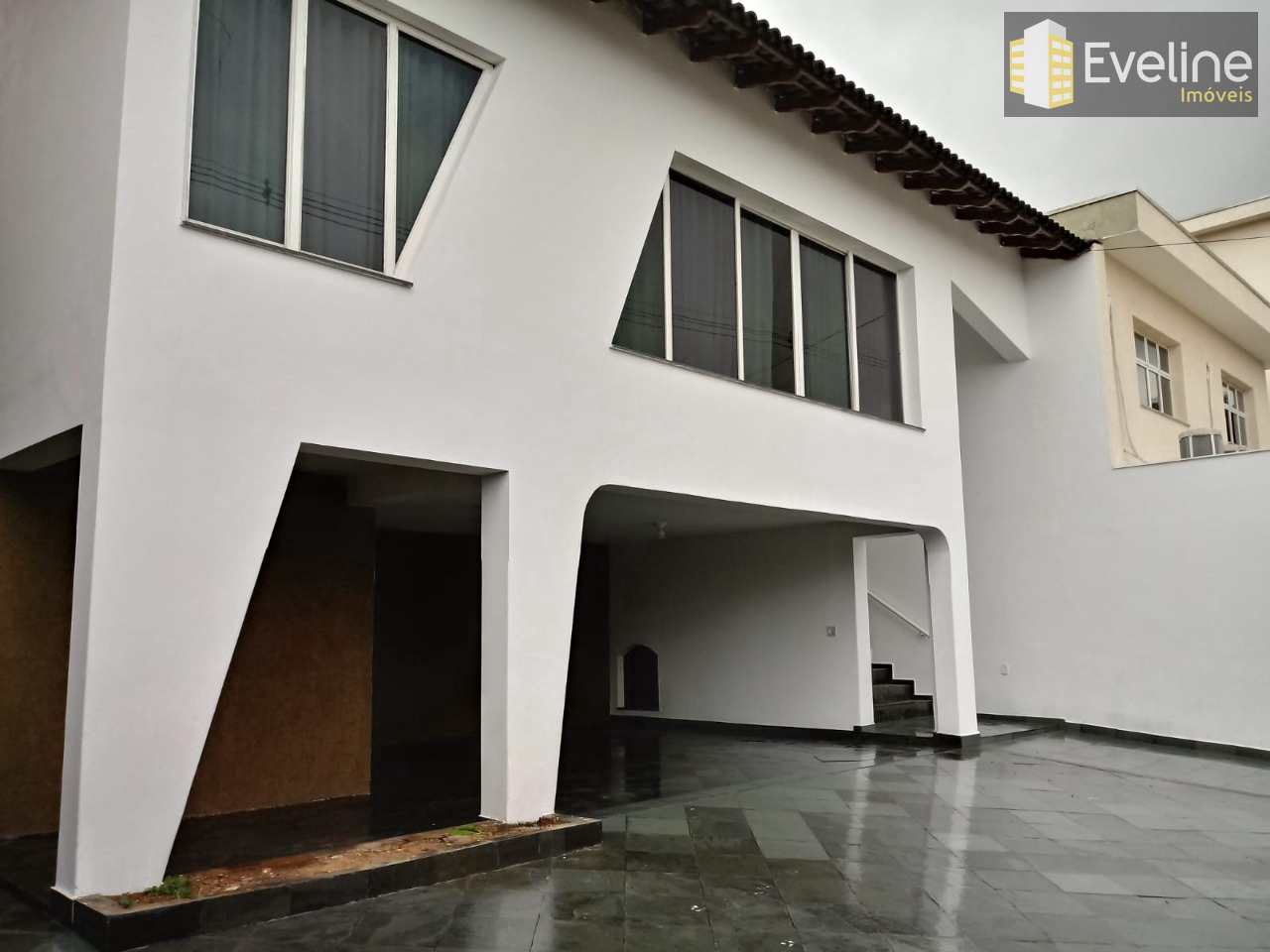 Casa à venda com 3 quartos, 230m² - Foto 1