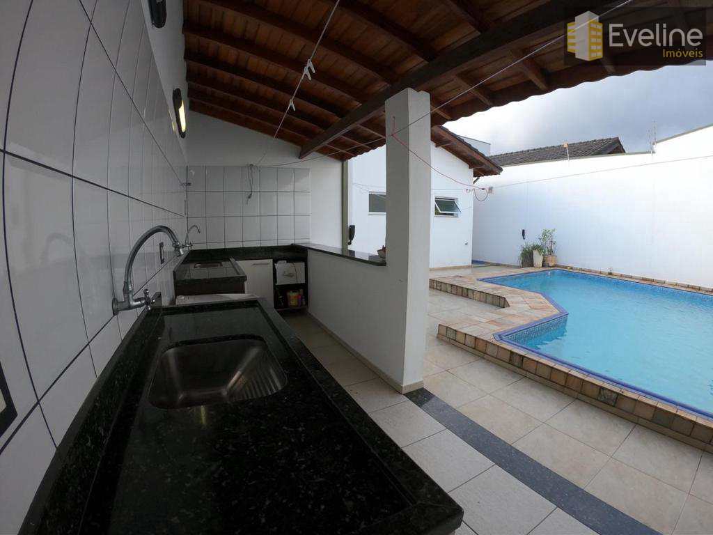 Casa à venda com 3 quartos, 300m² - Foto 30