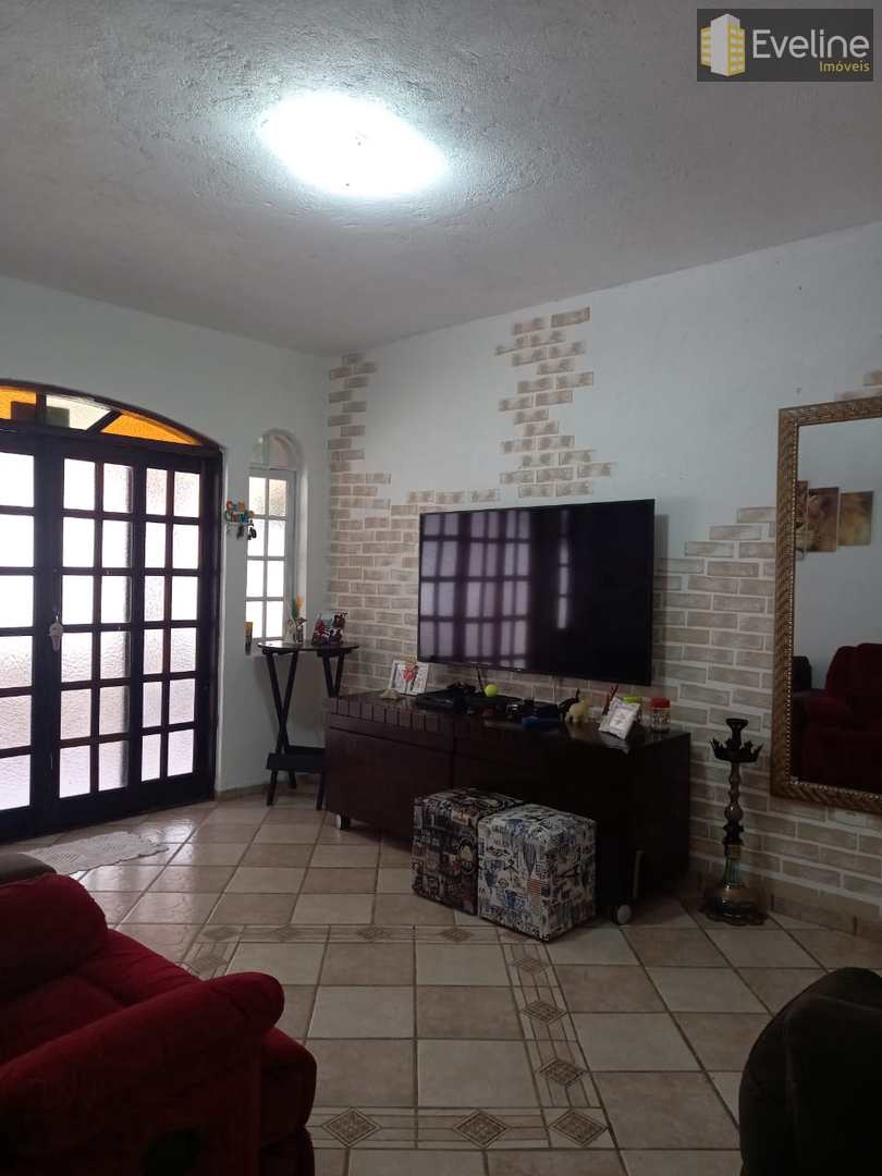 Casa à venda com 3 quartos, 300m² - Foto 1