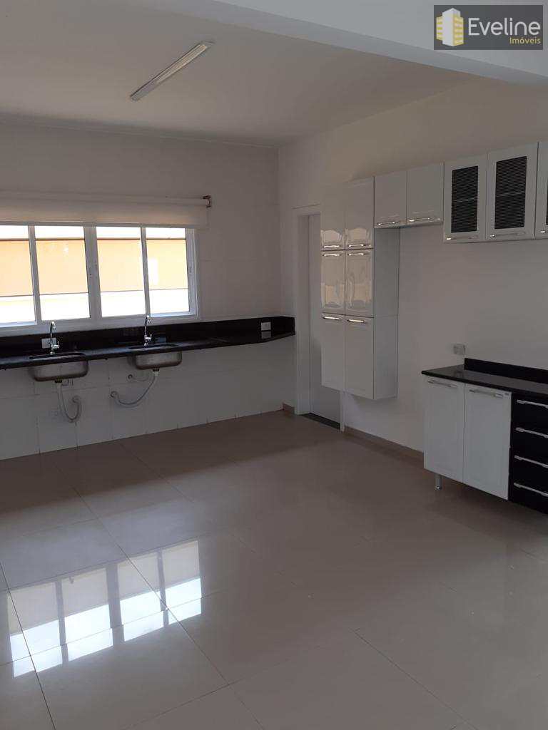 Casa de Condomínio para alugar com 4 quartos, 350m² - Foto 4