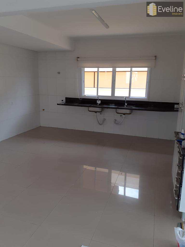 Casa de Condomínio para alugar com 4 quartos, 350m² - Foto 3