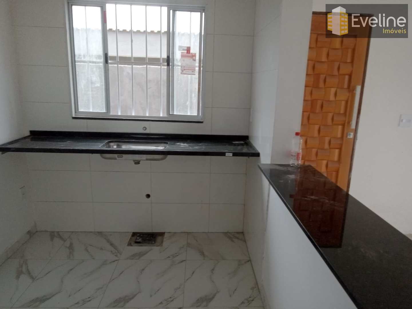 Casa à venda com 2 quartos, 70m² - Foto 2