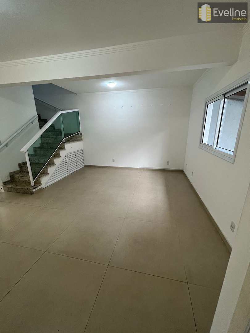 Casa à venda com 3 quartos, 114m² - Foto 1