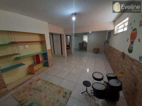 Casa para alugar com 3 quartos, 277m² - Foto 11