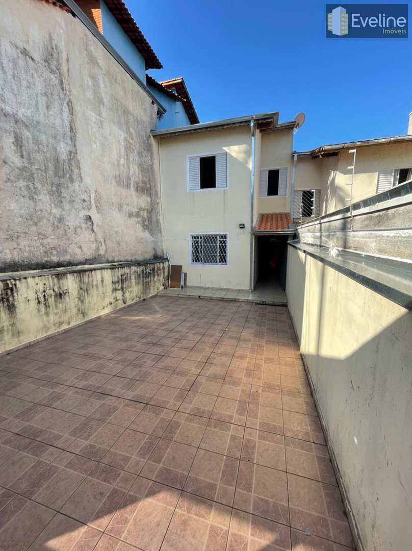 Casa à venda com 3 quartos, 97m² - Foto 1