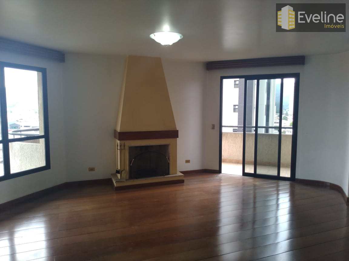 Apartamento à venda com 3 quartos, 210m² - Foto 1