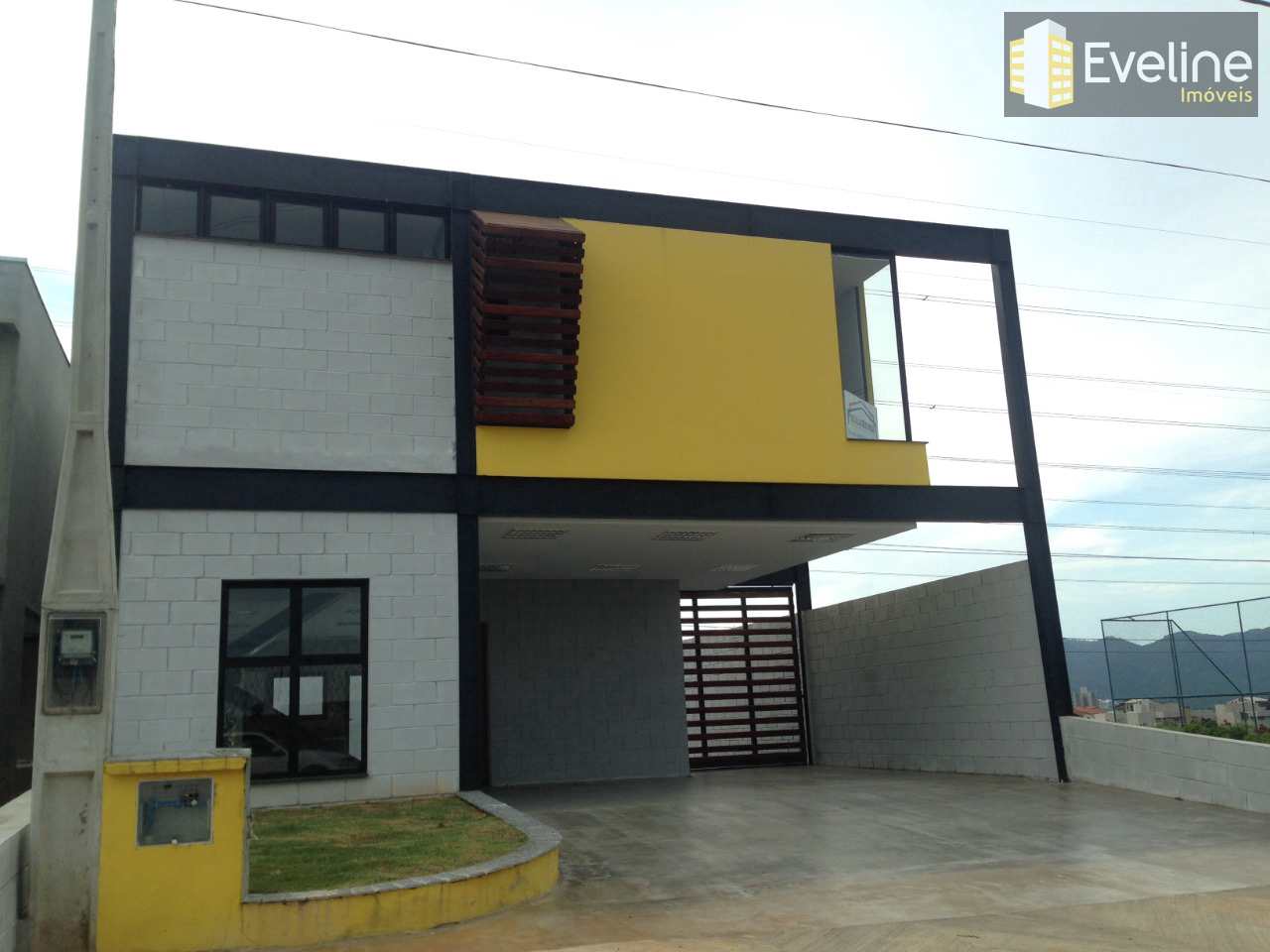 Casa de Condomínio à venda com 3 quartos, 196m² - Foto 2