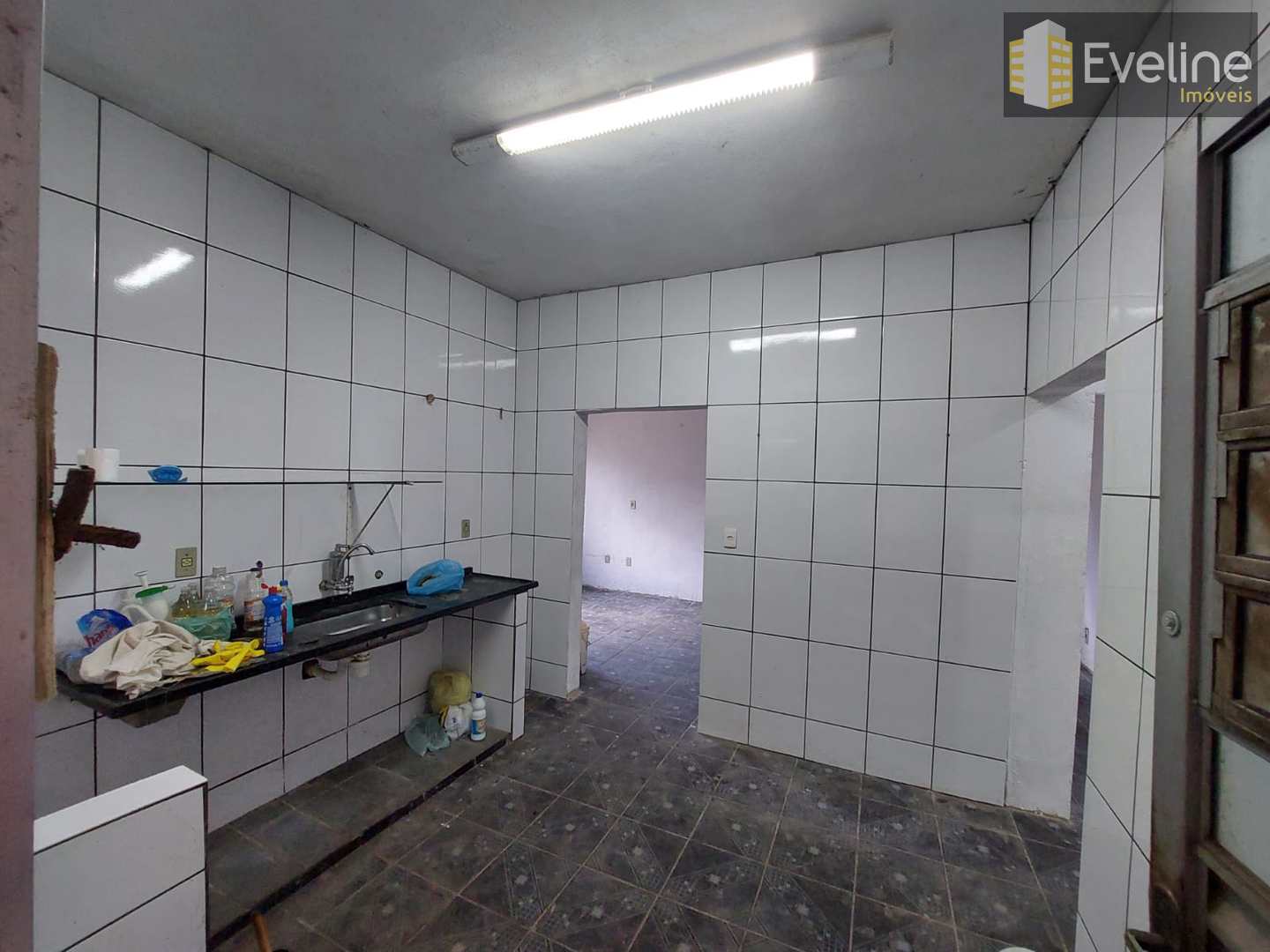 Casa à venda com 4 quartos, 136m² - Foto 2