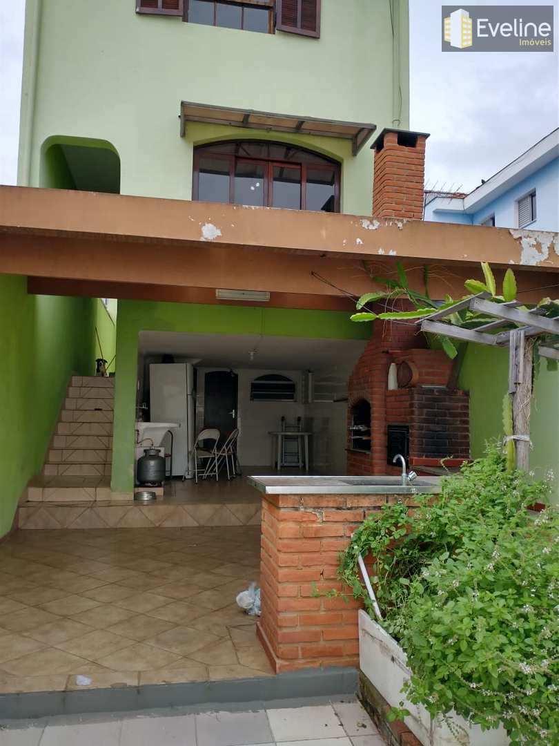 Casa à venda com 3 quartos, 220m² - Foto 1