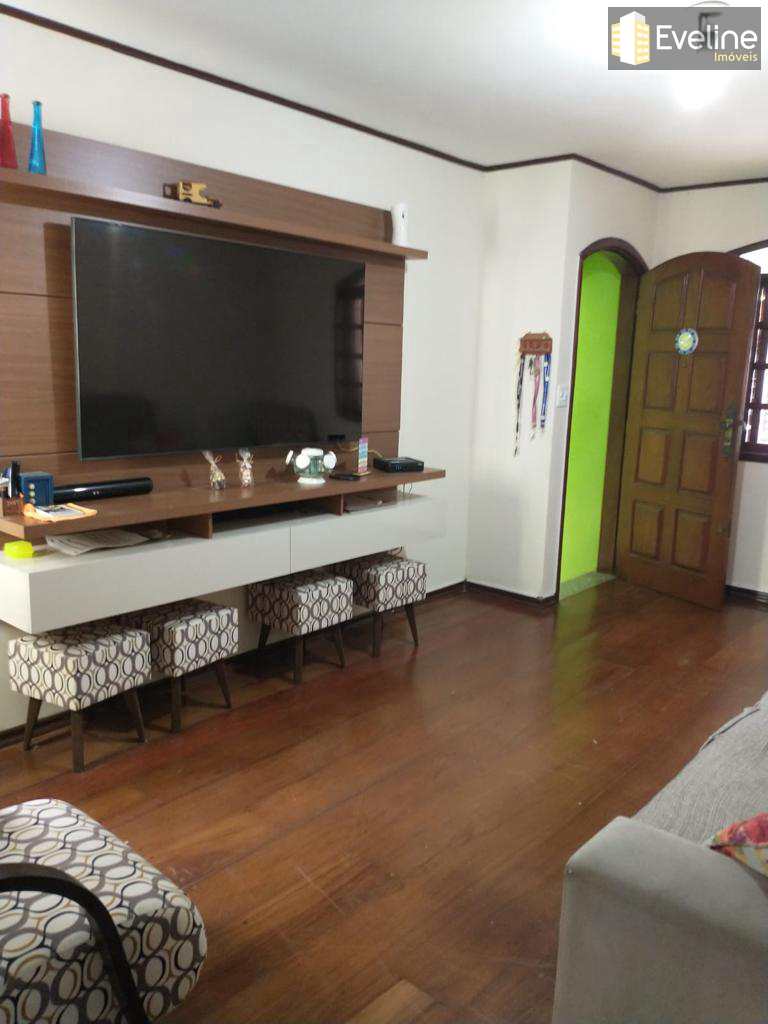 Casa à venda com 3 quartos, 220m² - Foto 2