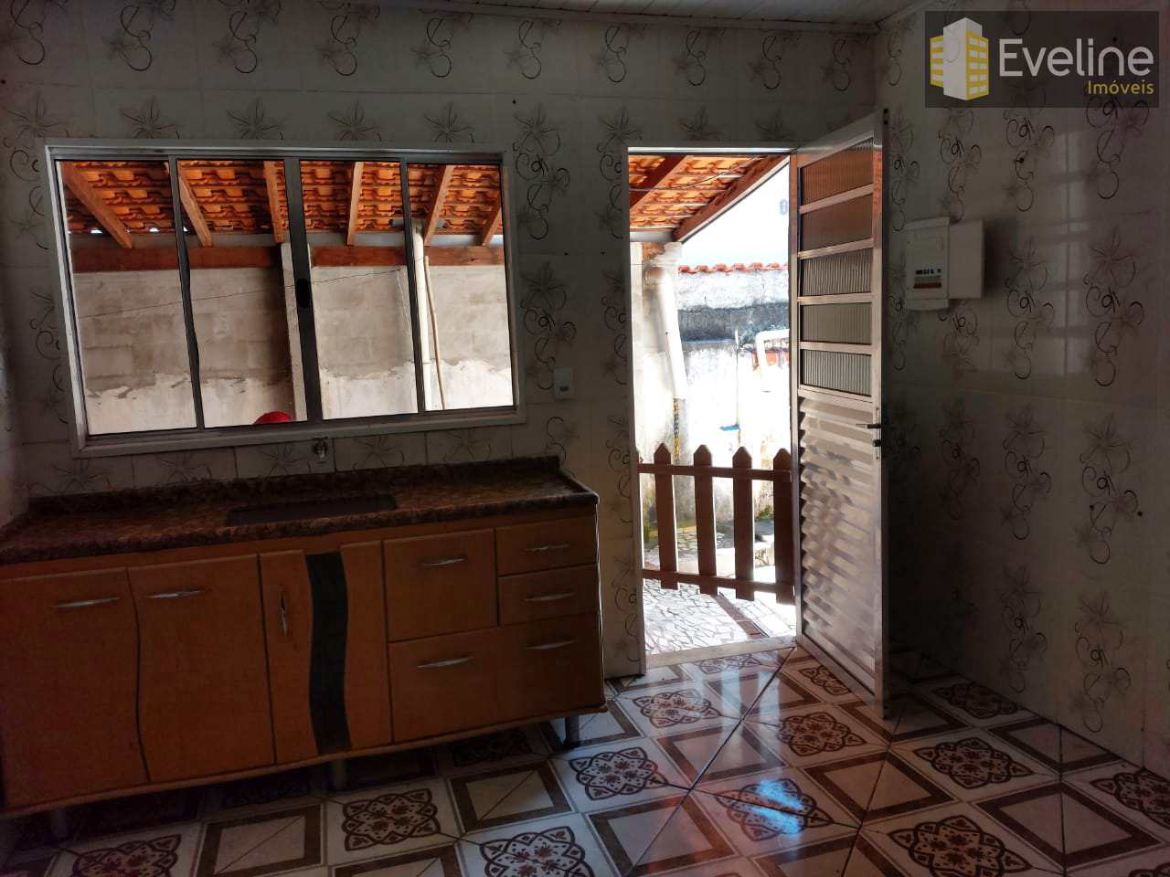 Casa à venda com 2 quartos, 115m² - Foto 2