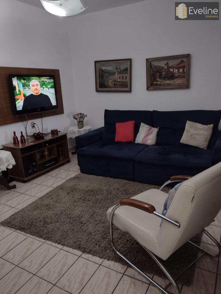 Casa à venda com 2 quartos, 155m² - Foto 1