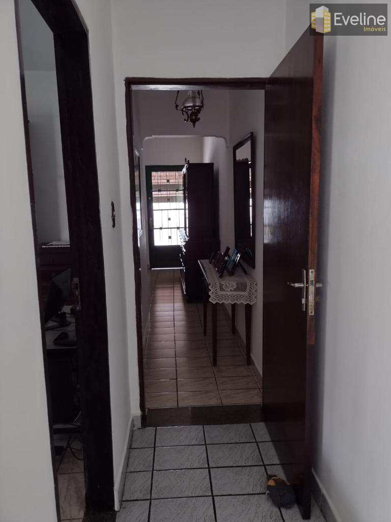 Casa à venda com 2 quartos, 155m² - Foto 2