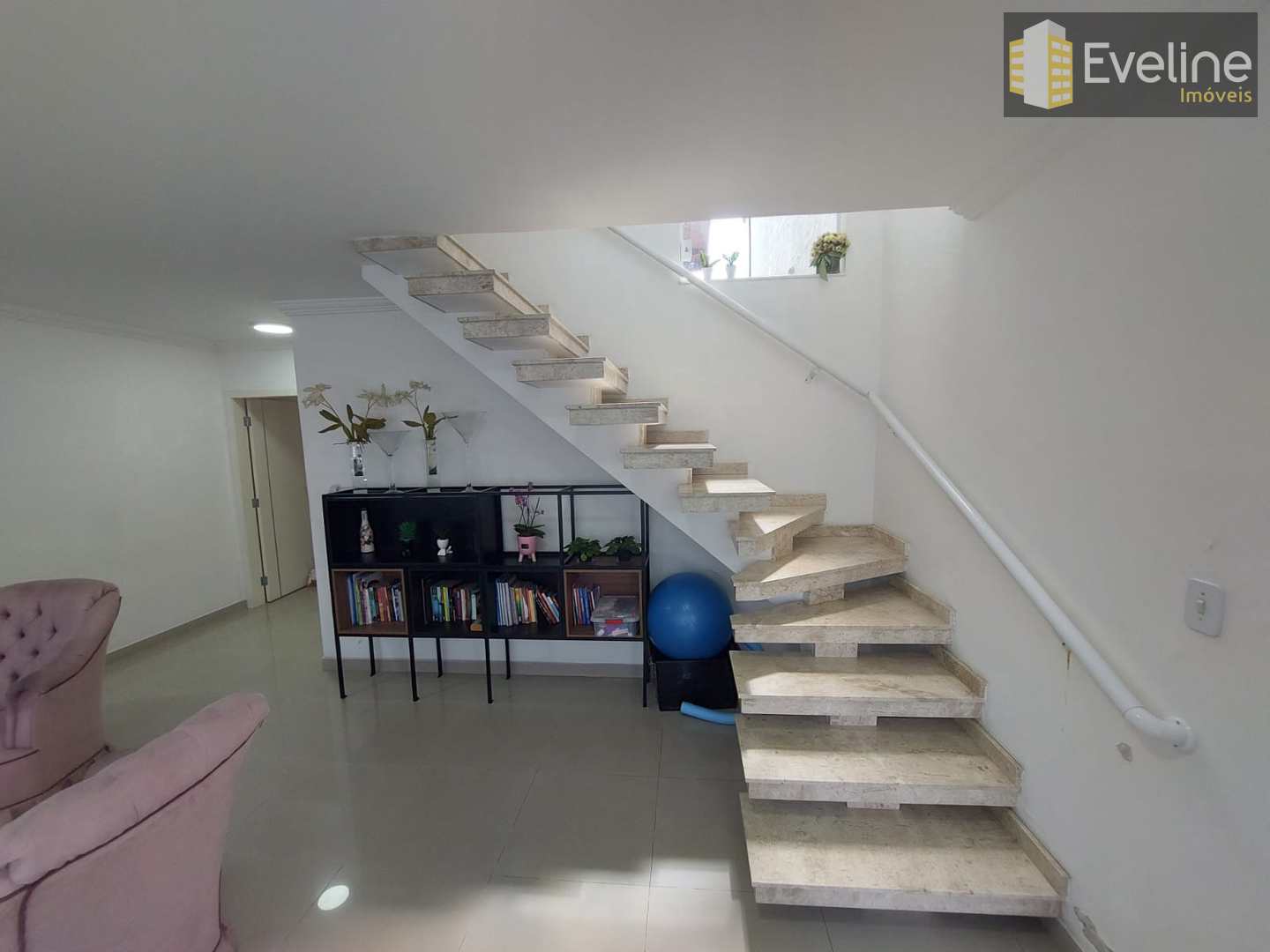 Casa à venda com 3 quartos, 109m² - Foto 3