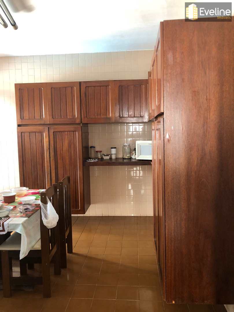 Casa para alugar com 3 quartos, 230m² - Foto 14