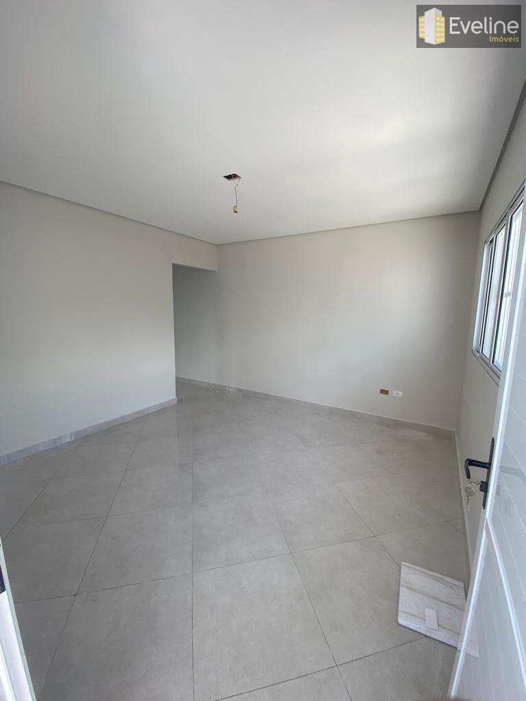 Casa à venda com 2 quartos, 64m² - Foto 1