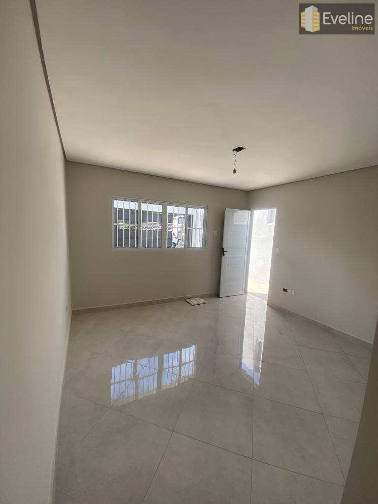 Casa à venda com 2 quartos, 64m² - Foto 2