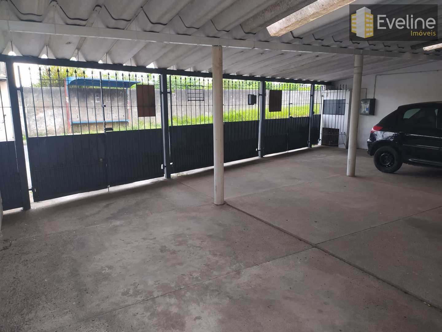 Casa à venda com 3 quartos, 200m² - Foto 1