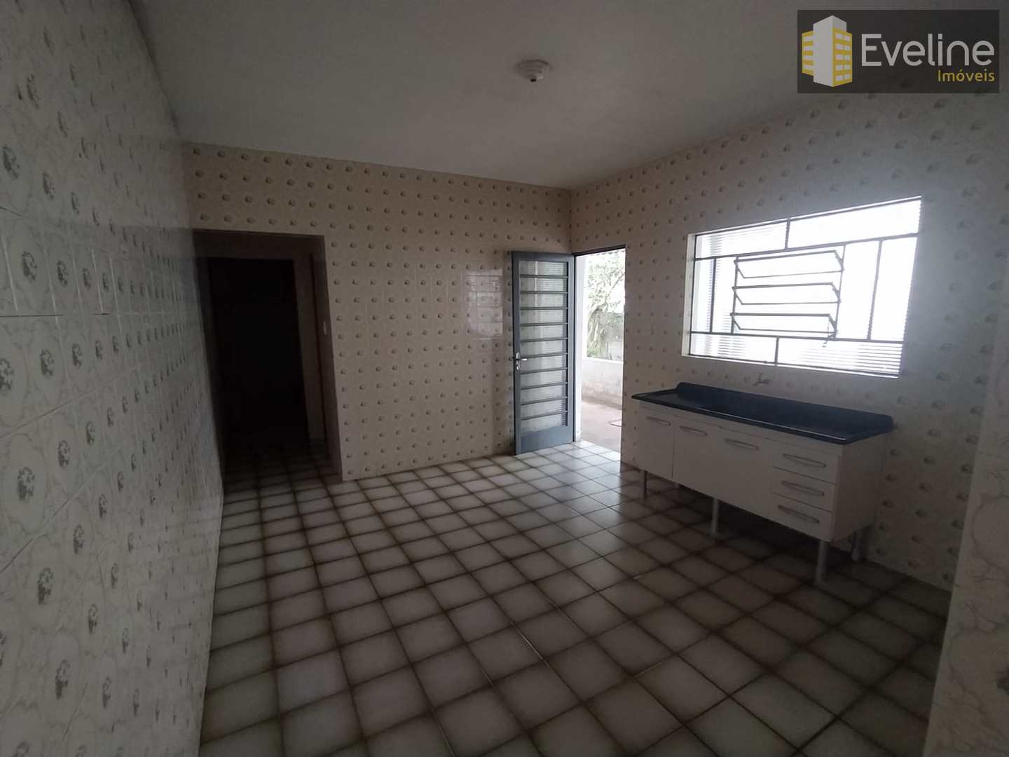 Casa à venda com 3 quartos, 200m² - Foto 2