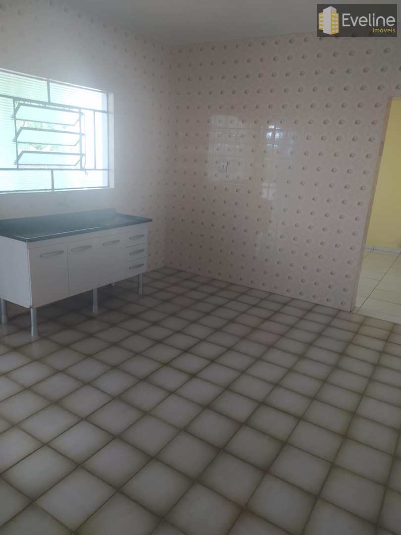 Casa à venda com 3 quartos, 200m² - Foto 3