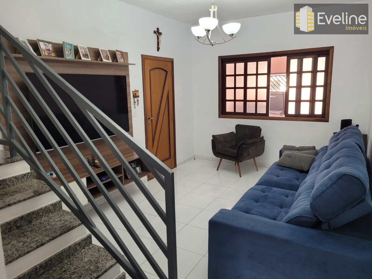 Casa à venda com 3 quartos, 191m² - Foto 1