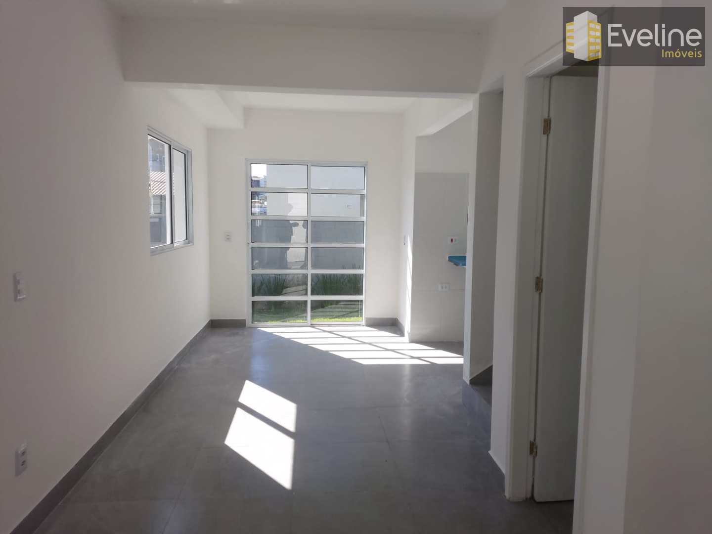 Casa à venda com 2 quartos, 125m² - Foto 1