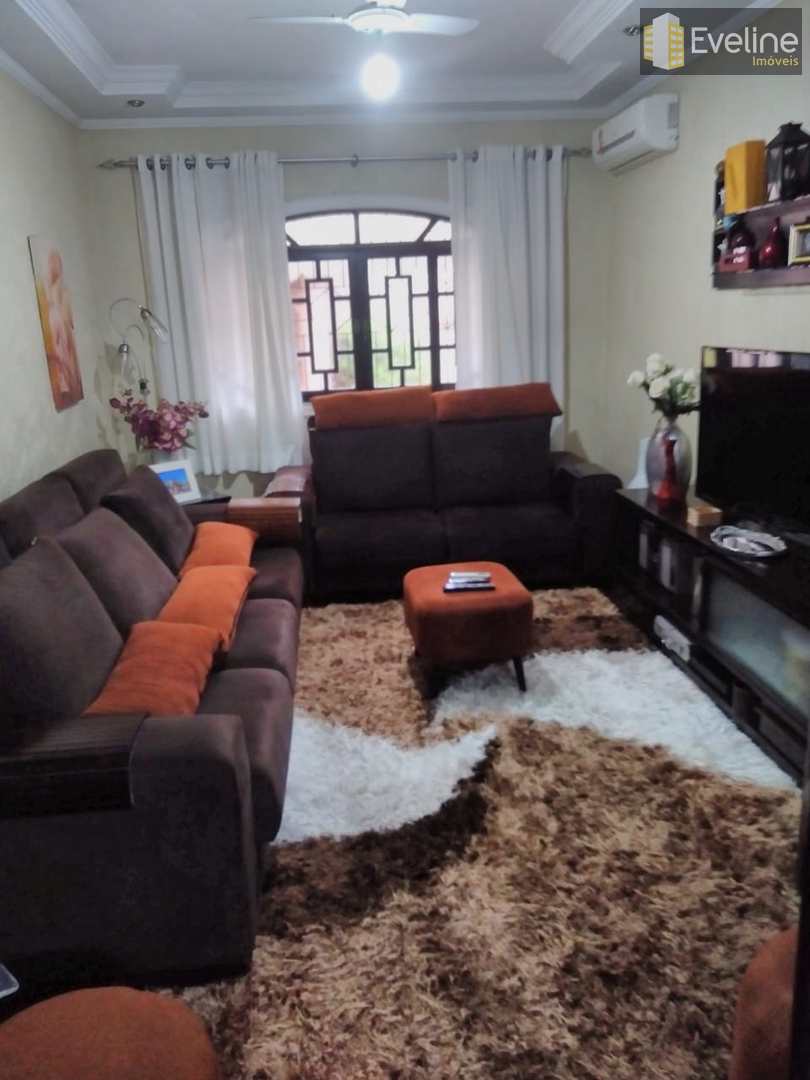 Casa à venda com 3 quartos, 175m² - Foto 1