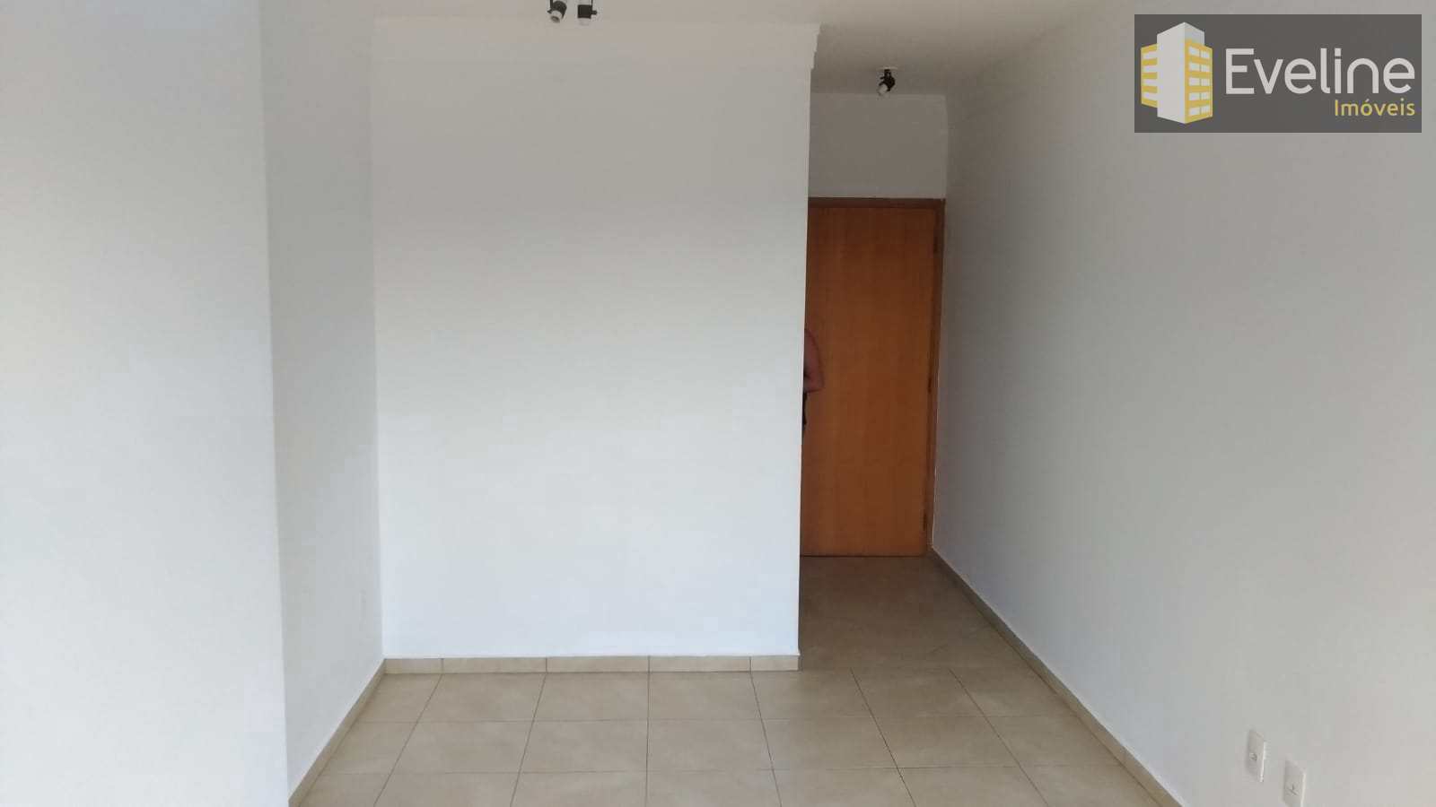 Apartamento à venda com 2 quartos, 60m² - Foto 2